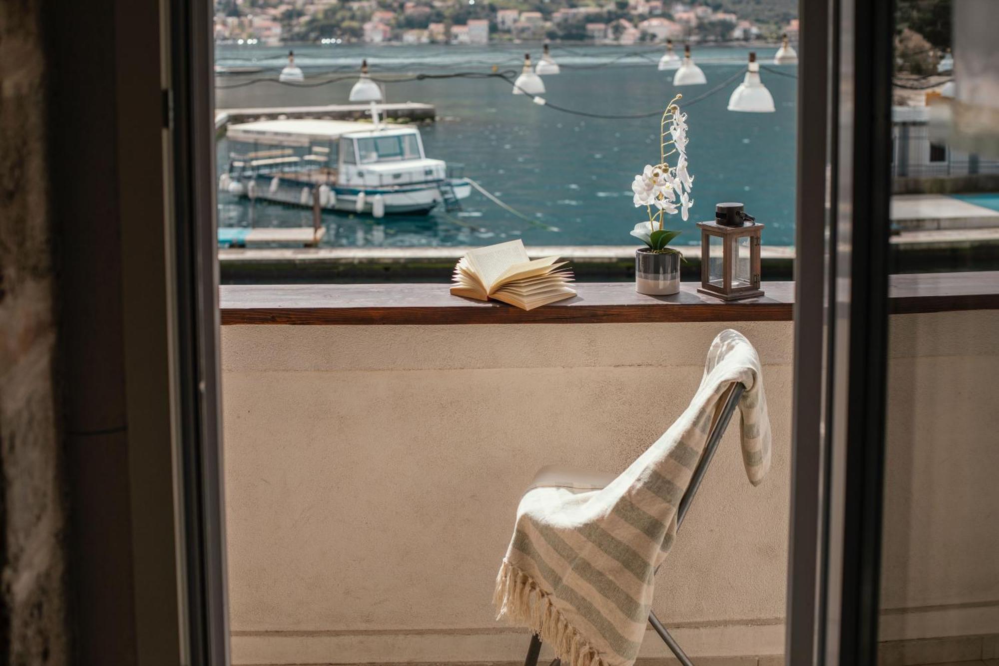 Step To Kotor Bay Guesthouse Exteriör bild